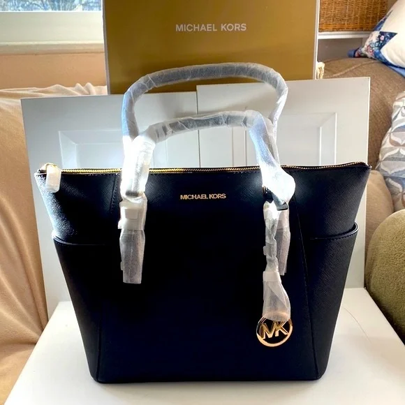 MICHAEL KORS LARGE “CHARLOTTE” SAFFIANO BLACK LEATHER ZIP-TOP TOTE